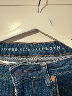 Discount Bik Bok Korkeavyötäröiset tummansiniset farkut