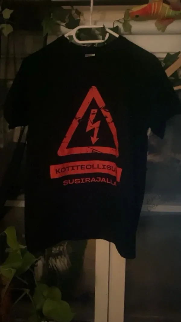 Kotiteollisuus paita | Vinted