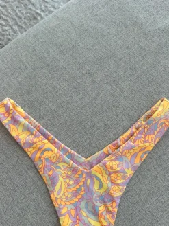 Online Kulani Kinis bikini alaosa