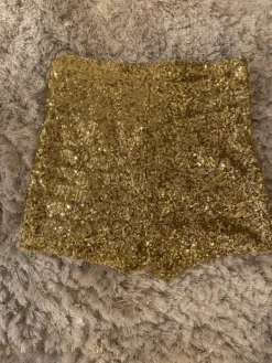 Best H&M Kultaiset shortsit S