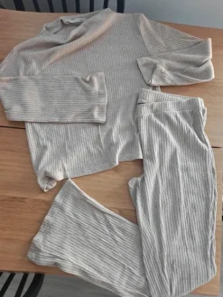 Hot Lager 157 oloasu flare housut ja paita