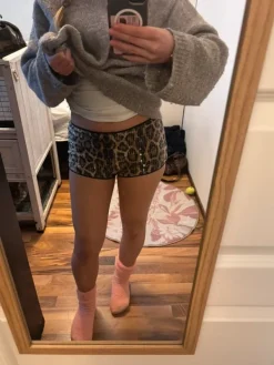New leopardi paljettishortsit