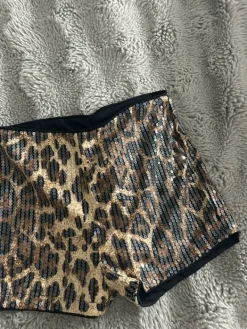 Shein Leopardi shortsit🤎🤍