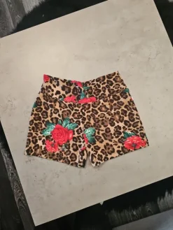 Leopardi shortsit