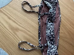 Outlet Bik Bok Leopardikuosi bikini yläosa