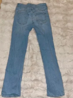 Online Bershka Leveälahkaiset farkut