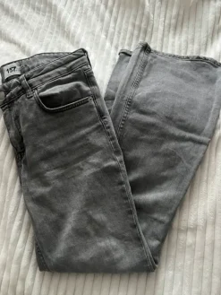 Hot Lager 157 Leveälahkeiset farkut M