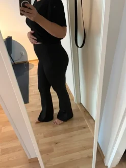 Hot Leveälahkeiset legginssit/housut