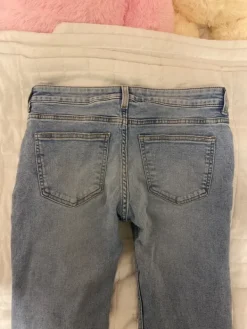 Sale H&M Leveälahkeiset low waist farkut