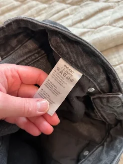 Clearance Leveän malliset farkut