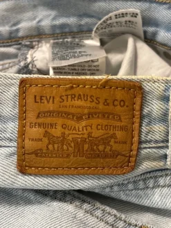 Online Leviksen high loose farkut