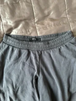 New Bik Bok Low collegehousut