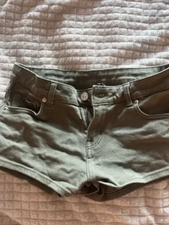 Hot H&M low waisted farkkushortsit