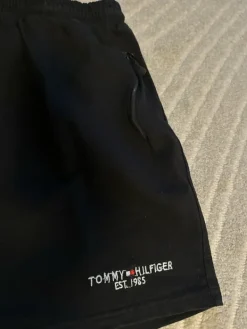Tommy Hilfiger lyhyet shortsit