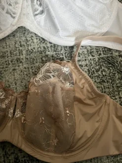 Clearance M & S rintaliivejä 80G