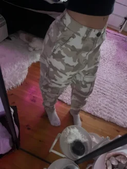 Online Bershka Maastokuvio housut