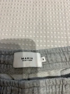 Online Makia n shortsit