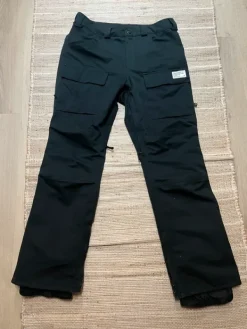 New Miesten Analog Lasketteluhousut