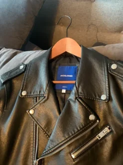 Online Miesten keinonahkatakki