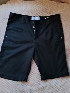 New Humör Miesten mustat farkkushortsit koko XL