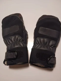 Hot Miesten nahkakinttaat