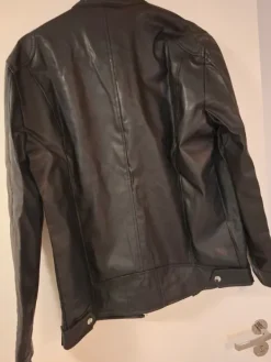 New Miesten nahkatakki