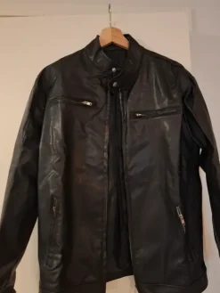 New Miesten nahkatakki