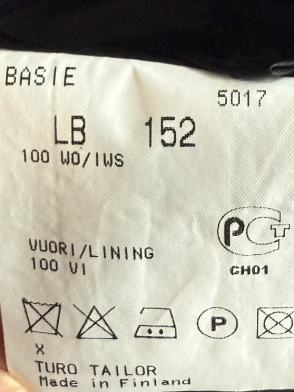 Outlet Miesten puku - musta