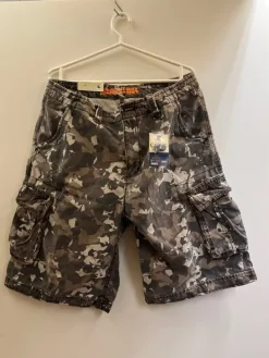 New Miesten shortsit