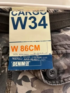 New Miesten shortsit