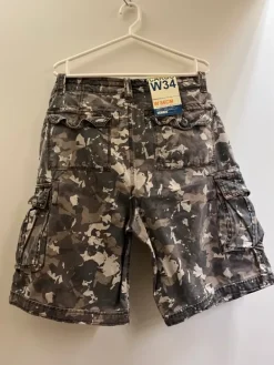 New Miesten shortsit