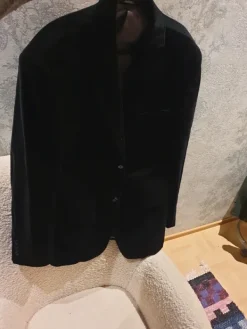 Online Batistini Miesten tummansinen(melkein musta) samettitakki kokoa XL