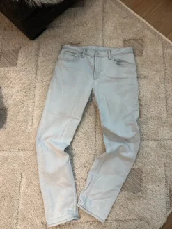 Sale H&M Miesten vaaleat farkut