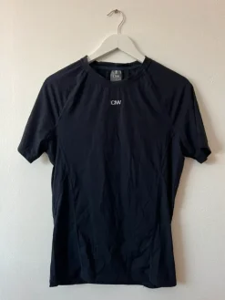 ICIW Miesten vartalonmyötäinen treenipaita