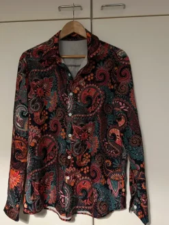 New Miesten värikäs kauluspaita