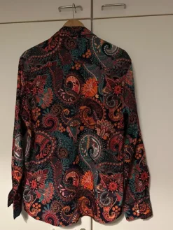 New Miesten värikäs kauluspaita