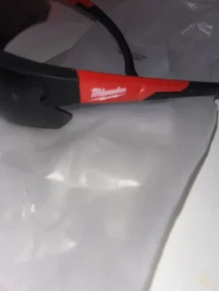 New Milwaukee suojalasit