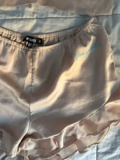 Discount Missguided satiini yöpuku setti