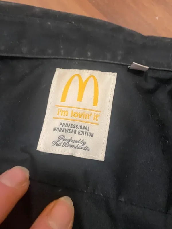Discount McDonald's Mäkkärin kauluspaita
