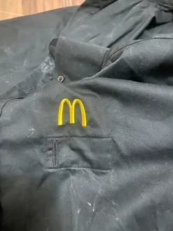 Discount McDonald's Mäkkärin kauluspaita