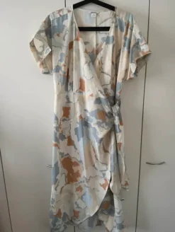 Discount Monki juhlamekko