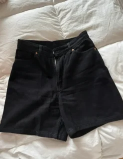 Monki n farkkushortsit