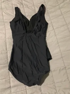 New Muotoileva uimapuku