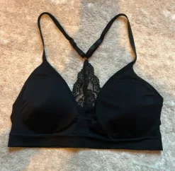 Discount Source Unknown Musta bralette pitsisellä selällä, S/M