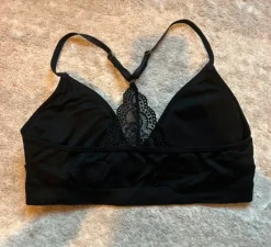 Discount Source Unknown Musta bralette pitsisellä selällä, S/M