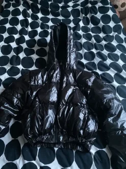 Hot Ellesse Musta glitter toppatakki