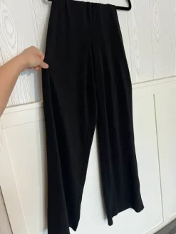 Best Bik Bok Musta housupuku