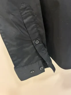 Best musta kauluspaita