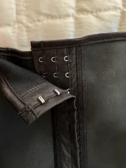 Hot Musta korsetti / Waist trainer 3 hakasella