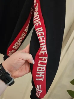 New Musta M koon huppari